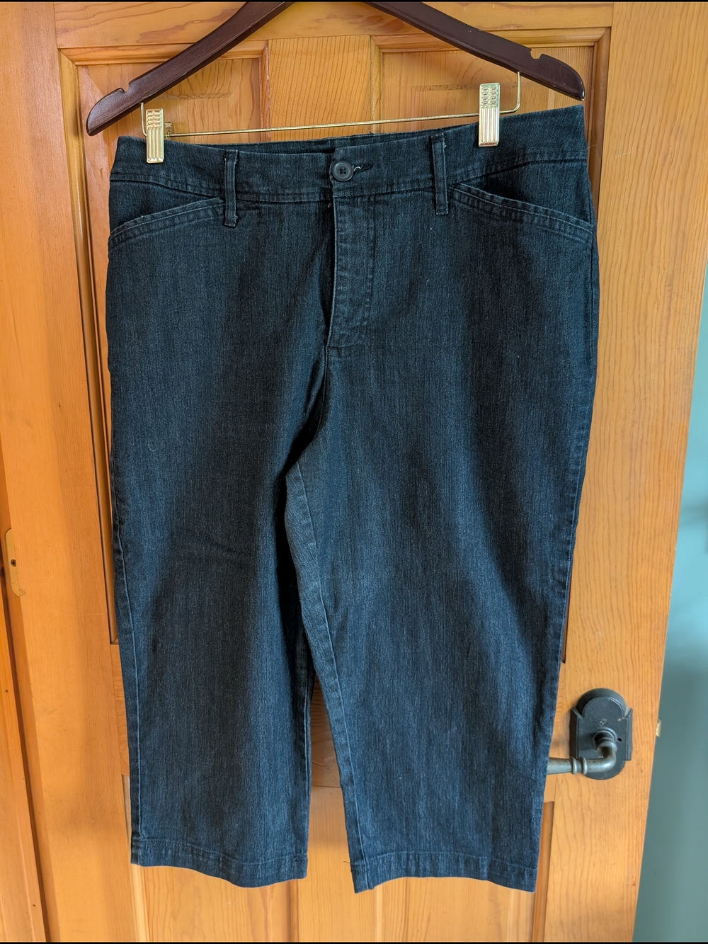 Women's Black Denim Capris Jeans - Classic Straight Fit